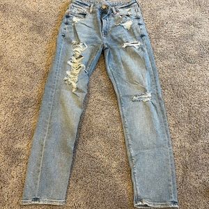 American Eagle light wash ripped jeans. Size 2. Lightly worn.